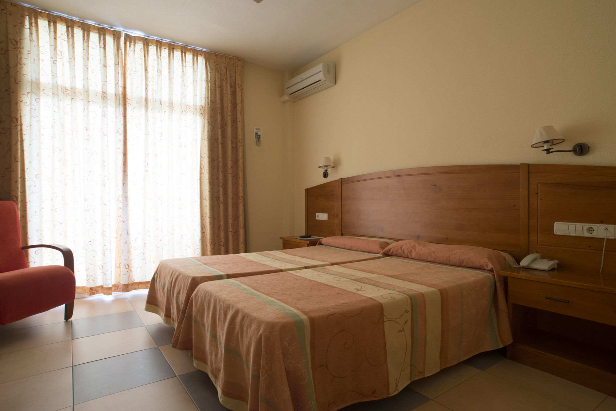 Tres Anclas Hotel Gandia